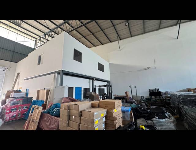500M² WAREHOUSE TO LET IN LINBRO PARK
